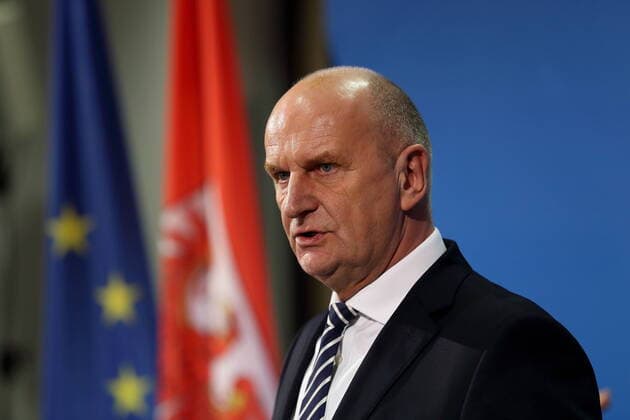 News Bilder des Tages Ministerpräsident Dietmar Woidke (SPD) während einer Pressekonferenz zu weiteren Maßnahmen gegen die Ausbreitung des Coronavirus, wie etwa u.a. Betretungsverbot für öffentliche Orte, mit Ausnahmen unter dem Vorbehalt der Kontaktbeschränkung auf zwei Personen und 1,5 Meter Mindestabstand, Staatskanzlei, Potsdam, 22. März 2020. Brandenburg PK Coronavirus