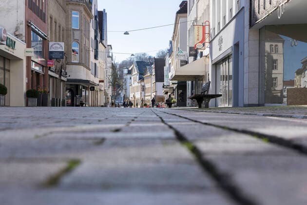 leere Obernstraße Fussgängerzone und Einkaufsstraße Obernstraße in Bielefeld, leer wegen Corona-Pandemie pedestrian and shopping street Obernstr. in Bielefeld, empty due to Corona epidemic, 22.3.2020