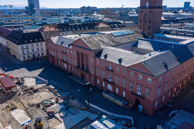 Luftbild_Stadtmitte am 22.03.2020 in Karlsruhe (), Germany Das Karlsruhe Rathaus am Marktplatz im Bauzustand der Kombilösung. Karlsruhe Innenstadt-Ost Südwestlicher Te Baden-Württemberg Germany