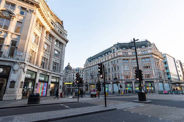 . 22 03 2020. London, United Kingdom. Coronavirus crisis. View of an almost empty Oxford Street this afternoon. Despite the fact that during the weekend many people have ignored the British GovernmentÂ s recommendation to stay at home to battle the coronavirus, this afternoon, central spots in London were almost empty.  xGustavoxValientex xi-Imagesx IIM-20946-0001