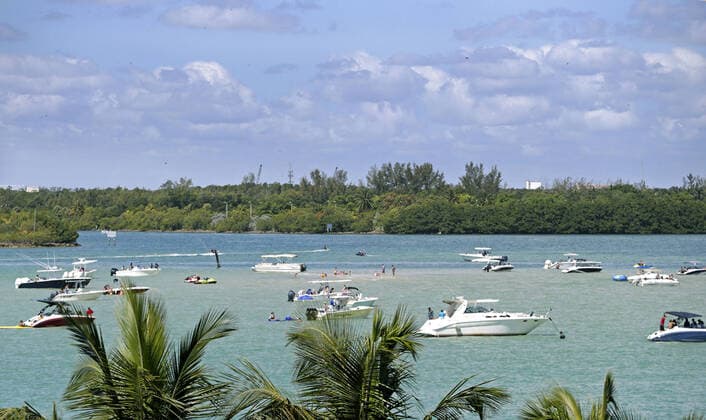 March 22, 2020, Miami Beach, FL, USA: A view of the Haulover Sandbar as the coronavirus pandemic continues on Sunday, March 22, 2020 in Miami Beach, Fla. Miami Beach USA - ZUMAm67_ 20200322_zaf_m67_006 Copyright: xDavidxSantiagox