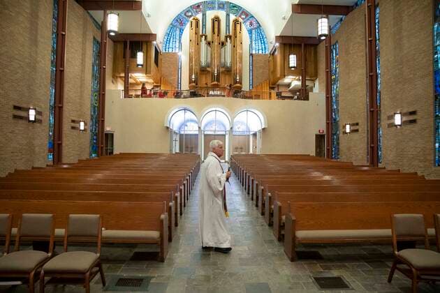 March 22, 2020, Austin, Texas, USA: Pastor John Van Haneghan of Saint Martin s Lutheran Church preaches to an empty sanctuary that would normally hold several hundred worshipers on a Sunday morning in downtown Austin. The church is offering online services while crowd restrictions are in place due to the coronavirus pandemic. Austin USA - ZUMAd150 20200322_znp_d150_001 Copyright: xBobxDaemmrichx