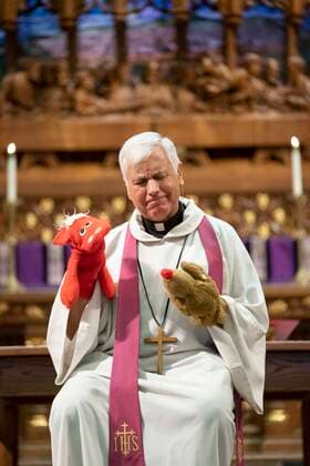 March 22, 2020, Austin, Texas, USA: Pastor John Van Haneghan of Saint Martin s Lutheran Church performs a children s message with puppets to an empty sanctuary that would normally hold several hundred worshipers on a Sunday morning in downtown Austin. The church is offering online services while crowd restrictions are in place due to the coronavirus pandemic. Austin USA - ZUMAd150 20200322_znp_d150_004 Copyright: xBobxDaemmrichx