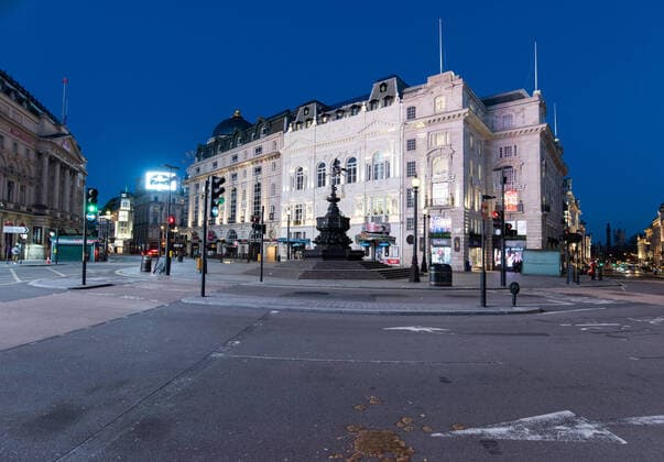 . 22 03 2020. London, United Kingdom. Coronavirus crisis. View of an almost empty Piccadilly Circus this evening. Despite the fact that during the weekend many people have ignored the British GovernmentÂ s recommendation to stay at home to battle the coronavirus, this afternoon, central spots in London were almost empty.  xGustavoxValientex xi-Imagesx IIM-20946-0013