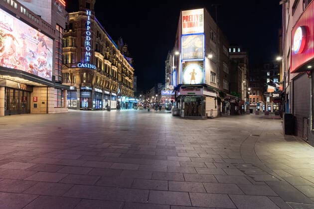News Bilder des Tages . 22 03 2020. London, United Kingdom. Coronavirus crisis. View of an almost empty Soho in Central London, this evening. Despite the fact that during the weekend many people have ignored the British GovernmentÂ s recommendation to stay at home to battle the coronavirus, this afternoon, central spots in London were almost empty.  xGustavoxValientex xi-Imagesx IIM-20946-0029