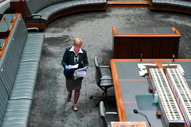 CORONAVIRUS LEGISLATION PARLIAMENT, An attendant prepares paper work ahead of parliamentary sitting under rules of social distancing in the House of Representatives at Parliament House in Canberra, Monday, March 23, 2020. ( NO ARCHIVING, EDITORIAL USE ONLY, NO USE IN BOOKS WITHOUT CONSENT CANBERRA ACT AUSTRALIA  Copyright: xLUKASxCOCHx 20200323001458840076