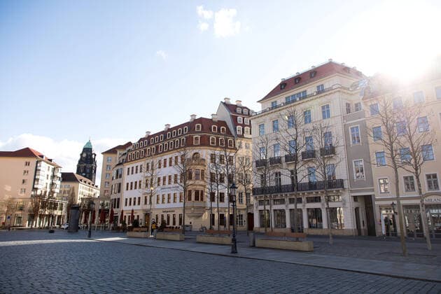 Sonntag Nachmittag Tag 2 nach Erlass der städtischen Allgemeinverfügung mit Ausgangsbeschränkungen in Dresden aufgrund des neuartigen Coronavirun. Menschenleerer Neumarkt. 22.03.2020, Dresden, Deutschland, Dresden Altstadt, Dresden
