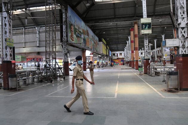India: Civil curfew against COVID-19 The Howrah Railway Station deserted during a one-day Janata (civil) curfew imposed as a preventive measure against the COVID-19 coronavirus, in Kolkata on March 22, 2020. Nearly one billion people around the world were confined to their homes, as the coronavirus death toll crossed 13,000 and factories were shut in worst-hit Italy after another single-day fatalities record. West Bengal India Copyright: DipaxChakraborty