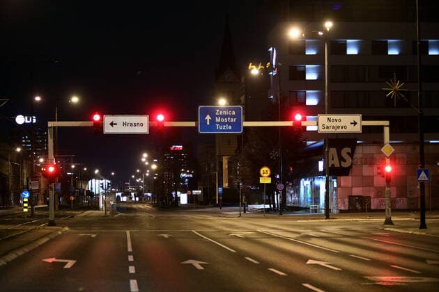 (200323) -- SARAJEVO, March 23, 2020 (Xinhua) -- Photo taken on March 22, 2020 shows an empty street in Sarajevo, Bosnia and Herzegovina (BiH). The total number of COVID-19 cases in Bosnia and Herzegovina (BiH) rose to 125 on Sunday from 94 a day earlier, after 31 new cases were reported in Republika Srpska (RS), one of the two entities of BiH. (Photo by Nedim Grabovica Xinhua) BOSNIA AND HERZEGOVINA-SARAJEVO-COVID-19 