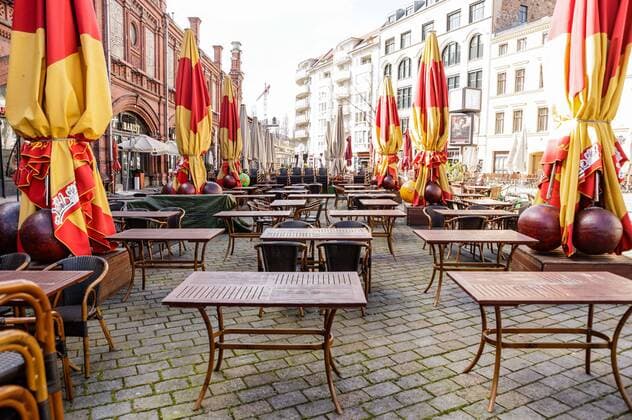 (200323) -- BERLIN, March 23, 2020 (Xinhua) -- Tables and chairs are seen outside a closed restaurant in Berlin, capital of Germany, March 22, 2020. Germany bans public outside stay of more than two people, according to the country s latest measures announced on Sunday to curb the spread of the novel coronavirus. (Photo by Binh Truong Xinhua) GERMANY-BERLIN-COVID-19-RESTRICTION 