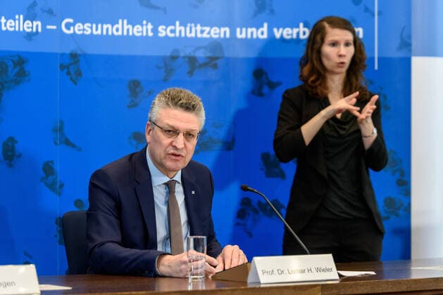 Lothar Wieler (Präsident des Robert Koch-Instituts, RKI) beim täglichen Pressebriefing des Robert Koch-Instituts (RKI) zur aktuellen Entwicklungen der Pandemie COVID-19 (Coronavirus) im Hörsaal des Robert Koch-Instituts in Berlin snapshot-photography F.Boillot