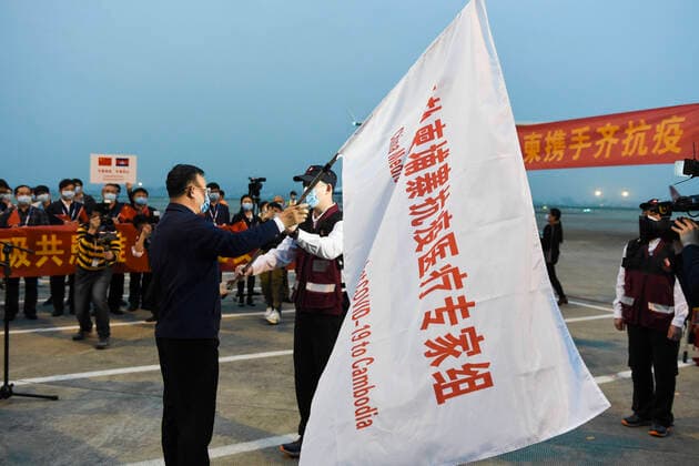 (200323) -- NANNING, March 23, 2020 -- A member of the Chinese medical team receives the team flag before leaving for Cambodia in Nanning, south China s Guangxi Zhuang Autonomous Region, March 23, 2020. The Chinese government has sent a team of medical experts to Cambodia to help the country fight the COVID-19 pandemic, Foreign Ministry spokesperson Geng Shuang announced Monday. ) CHINA-GUANGXI-NANNING-COVID-19-CAMBODIA-EXPERTS-DEPARTURE (CN) CaoxYiming 