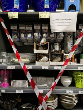 Foto IPP LM Claudio Benedetto Torino 17 03 2020 Emergenza Coronavirus - Divieto di acquisto nei supermercati di prodotti non ritenuti di primaria necessit& xe0; Nella foto: un espositore con la scritta divieto di acquisto Italy Photo Press - World Copyright  0