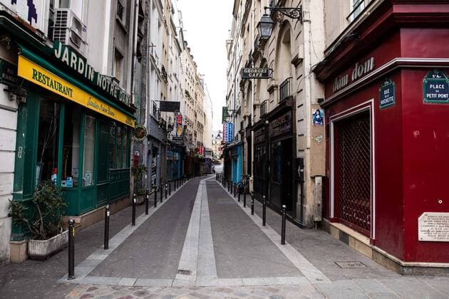 Paris, France, March 22, 2020 - Atmosphere in the streets of Paris after the head of state ordered people to stay home to stop the spread of Covid-19 -  Copyright: xAlexisxSciardx