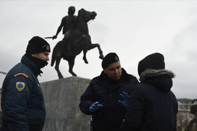 March 23, 2020, Thessaloniki, Greece: Police officers check a man for valid documents following a lockdown order by the government to help stop the spread of the coronavirus. Greek government has declared nationwide lockdown as of 6am today. The move came after a doubling of Covid-19 cases in Greece in the 24 hours prior to the announcement Thessaloniki Greece - ZUMAp191 20200323_zap_p191_009 Copyright: xGiannisxPapanikosx