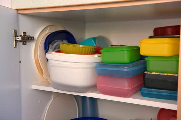 23.03.2020, Tupper-Schüsseln in einer Küche in Kaufbeuren. 23.03.2020, Tupperware 23.03.2020, Tupperware