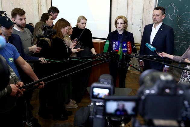 MOSCOW, RUSSIA - MARCH 23, 2020: The CEO of the Federal Research and Clinical Center of Physical-Chemical Medicine, Vadim Govorun (R) and Federal Medical and Biological Agency Head Veronika Skvortsova (2nd R) during a press briefing as part of the demonstration of a polymerase chain reaction (PCR) kit for COVID-19 coronavirus testing at the Federal Research and Clinical Center of Physical-Chemical Medicine of the Federal Medical and Biological Agency (FMBA). Sergei Fadeichev TASS  TS0D31E3