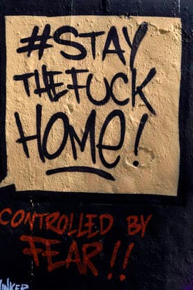 In Zeiten von Ausgangsbeschränkungen und Kontaktsperren wegen der Corona-Krise lebt die Kreativität der Graffiti Künstler im Mauerpark weiter. Berlin, 23.03.2020