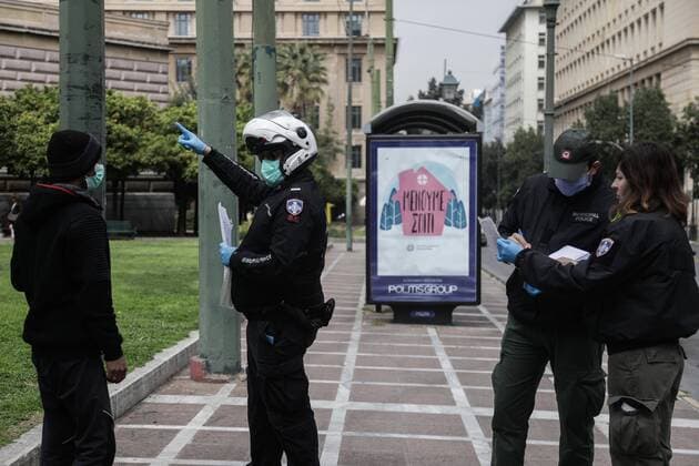 March 23, 2020, Athens, Greece: Police check drivers for valid documents following a lockdown order by the government to help stop the spread of the coronavirus. Greek Prime Minister Kyriakos Mitsotakis has announced a lockdown, starting at 6 a.m. Monday. All citizens and residents must stay at home, or risk a 150-euro fine. Athens Greece - ZUMAe114 20200323_zaa_e114_001 Copyright: xEurokinissix