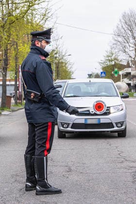 Coronavirus Covid 19 emergency - Military and law enforcement together to carry out checks in Rozzano Pictured: checkpoint in Viale Lombardia, Rozzano (Francesco Bozzo Fotogramma, Rozzano - 2020-03-23) p.s. la foto e utilizzabile nel rispetto del contesto in cui e stata scattata, e senza intento diffamatorio del decoro delle persone rappresentate  Copyright: xFrancescoxBozzox xFOTOGRAMMAx