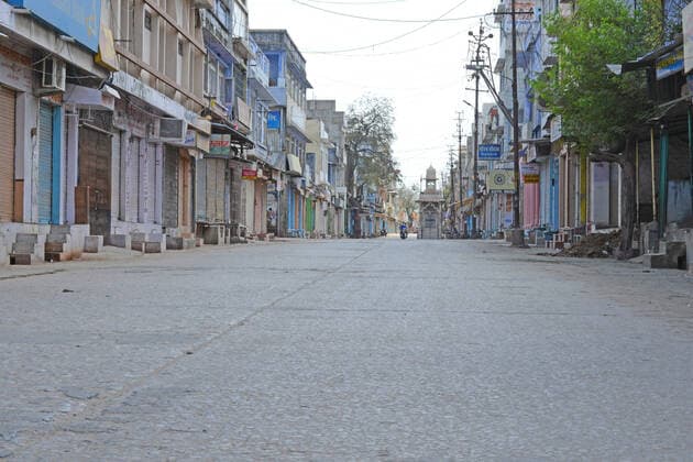 India: Janta Curfew in Rajasthan A city market wears a deserted look during Janta Curfew in the wake of coronavirus pandemic in Beawar. Beawar Rajashan India Copyright: SumitxSaraswat