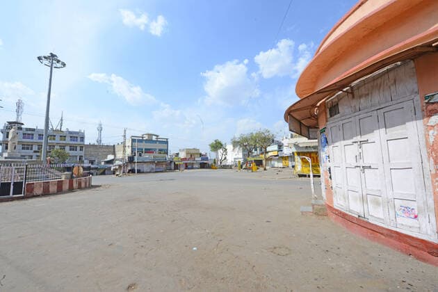 India: Janta Curfew in Rajasthan A usually busy street in the centre of the city is deserted during Janta Curfew in the wake of coronavirus pandemic in Beawar. Beawar Rajashan India Copyright: SumitxSaraswat