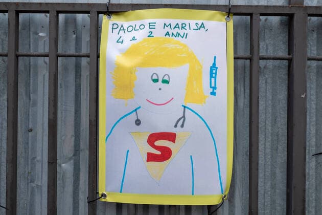 Milan, Coronavirus Covid 19 emergency, a series of colorful drawings to encourage doctors, nurses and all the hospital staff who fight against Coronavirus have been left in front of the Policlinico emergency room (Massimo Alberico Fotogramma, Milan - 2020-03-23) p.s. la foto e utilizzabile nel rispetto del contesto in cui e stata scattata, e senza intento diffamatorio del decoro delle persone rappresentate  Copyright: xMassimoxAlbericox xFOTOGRAMMAx
