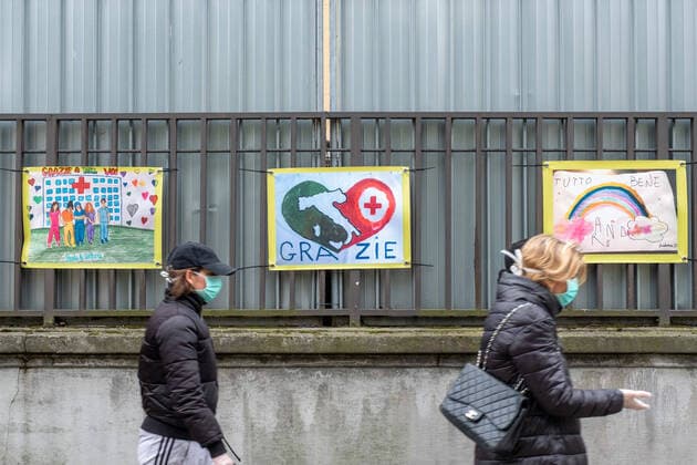 Milan, Coronavirus Covid 19 emergency, a series of colorful drawings to encourage doctors, nurses and all the hospital staff who fight against Coronavirus have been left in front of the Policlinico emergency room (Massimo Alberico Fotogramma, Milan - 2020-03-23) p.s. la foto e utilizzabile nel rispetto del contesto in cui e stata scattata, e senza intento diffamatorio del decoro delle persone rappresentate  Copyright: xMassimoxAlbericox xFOTOGRAMMAx