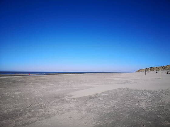 Norderney 2020 - Coronavirus (COVID-19) 23.03.2020, Weststrand, Norderney, Norderney 2020 - Coronavirus (COVID-19) , Aufgrund der Coronavirus-Pandemie wurden Touristen aufgefordert, den Landkreis Aurich samt der Inseln Norderney zu verlassen im Bild Leere am Weststrand von Norderney am nachmittag des 23.03.2020