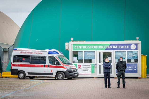 Milan - Coronavirus - The new San Raffaele intensive care unit opens thanks to the fundraising organized by Chiara Ferragni and Fedez. Arrival of a patient with COVID-19 (Marco Passaro Fotogramma, - 2020-03-23) p.s. la foto e utilizzabile nel rispetto del contesto in cui e stata scattata, e senza intento diffamatorio del decoro delle persone rappresentate  Copyright: xMarcoxPassarox xFOTOGRAMMAx