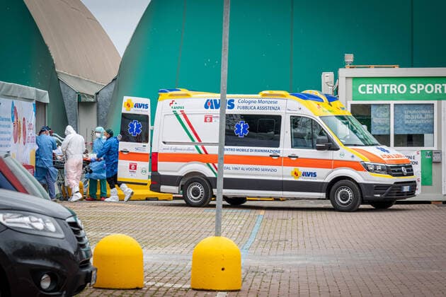 Milan - Coronavirus - The new San Raffaele intensive care unit opens thanks to the fundraising organized by Chiara Ferragni and Fedez. Arrival of a patient with COVID-19 (Marco Passaro Fotogramma, - 2020-03-23) p.s. la foto e utilizzabile nel rispetto del contesto in cui e stata scattata, e senza intento diffamatorio del decoro delle persone rappresentate  Copyright: xMarcoxPassarox xFOTOGRAMMAx