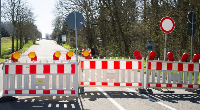 Kleinere Grenzübergange, wie hier in Überherrn bleiben geschlossen, fotografiert am Montag (23.3.2020) . Eine Passage zwischen Deutschland und Frankreich für Fahrzeuge nicht mehr gestattet.