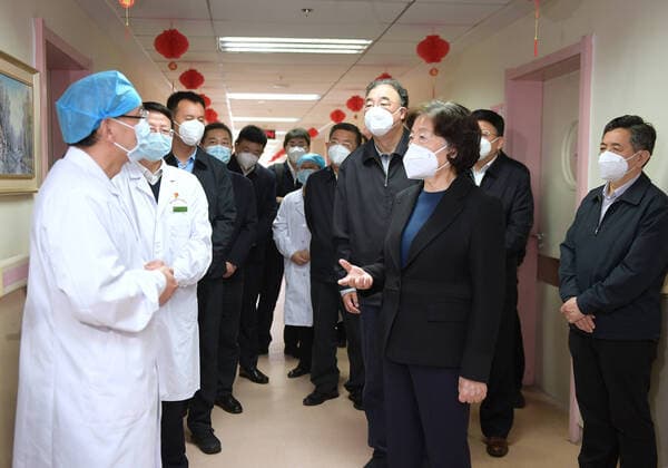 (200323) -- WUHAN, March 23, 2020 -- Chinese Vice Premier Sun Chunlan, also a member of the Political Bureau of the Communist Party of China Central Committee, visits Hubei s maternity and child health care hospital in Wuhan, capital city of central China s Hubei Province, March 23, 2020. Leading a central government group to oversee the epidemic control work in Hubei, Sun visited two hospitals and a community health service center in Wuhan on Monday. Sun urged medical institutions to restore medical services for non-COVID-19 patients while continuing efforts against the coronavirus. ) CHINA-WUHAN-SUN CHUNLAN-COVID-19-MEDICAL INSTITUTIONS (CN) LixHe 