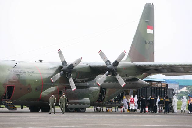 Indonesia: Health equipment in handling Covid-19 About 9 tons of Health Equipment from Shanghai, China were transported using the Hercules C-130 aircraft belonging to the Indonesian National Army Air Force, which will be used to deal with the corona virus (covid-19) outbreak in Indonesia. Arrived at Halim Perdanakusuma Air Field, East Jakarta. Jakarta DKI Jakarta Indonesia Copyright: KuncoroxWidyoxRumpoko