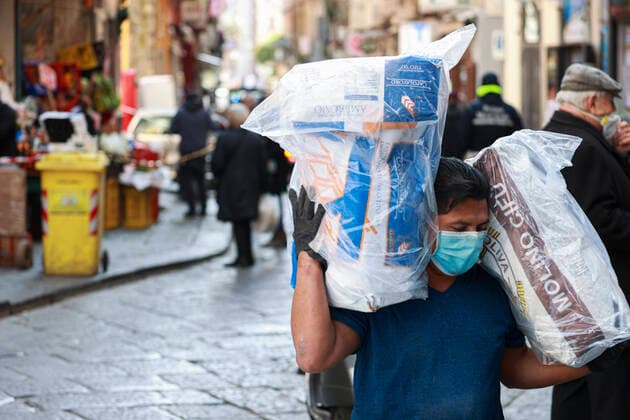 Naples 23-03-2020 Coronavirus emergency (COVID-19) pignasecca market law enforcement checks to respect distances outside the shops (Newfotosud Alessandro Garofalo) (napolipress Fotogramma, Naples - 2020-03-23) p.s. la foto e utilizzabile nel rispetto del contesto in cui e stata scattata, e senza intento diffamatorio del decoro delle persone rappresentate  Copyright: xnapolipressx xFOTOGRAMMAx