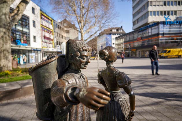 Coronavirus - Koblenz 23.03.2020, Rheinland-Pfalz, Koblenz: Die Stadt Koblenz ist weitgehend Menschen- und Fahrzeugleer, die die neuen Regeln greifen seit Montag und dienen der Eindämmung der Corona-Pandemie.