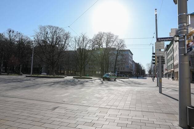 Koenigsplatz, Corona, Augsburg, Ausgangsbeschraenkung, 23.03.2020 Augsburg Bayern Deutschland