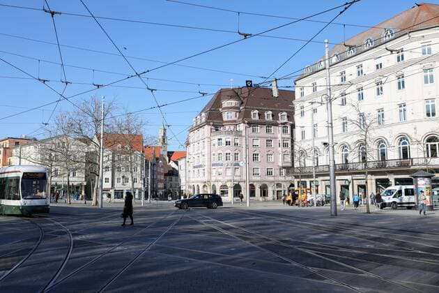 Koenigsplatz, Corona, Augsburg, Ausgangsbeschraenkung, 23.03.2020 Augsburg Bayern Deutschland