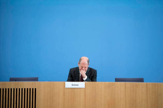 Olaf Scholz - Coronavirus DEU, Deutschland, Germany, Berlin, 23.03.2020 Olaf Scholz, Finanzminister und Vizekanzler SPD, waehrend der Bundespressekonferenz zum Thema Nachtragshaushalt 2020 und Reaktion auf die Corona-Krise in Berlin. Olaf Scholz, German Minister of Finance SPD, during a federal press call at Bundespressekonferenz concerning a supplementary budget for 2020 and the reaction to the coronavirus outbreak in Berlin, Germany. The number of confirmed cases in Germany has a heavy impact on public life.