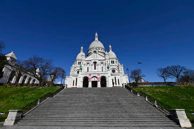 Paris en mode confinement La Basilique du Sacre Coeur de Montmartre NEWS : COVID 19 a Paris - 23 03 2020 JBAutissier Panoramic 
