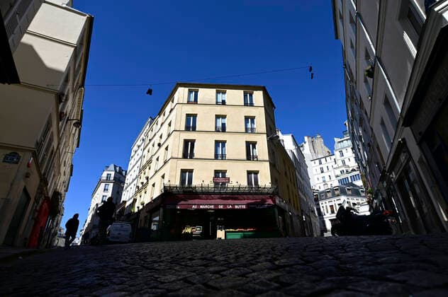Paris en mode confinement Le Marche de la Butte - Famille Collignon de Montmartre qui a servi de decors pour le Film Amelie Poulain NEWS : COVID 19 a Paris - 23 03 2020 JBAutissier Panoramic 
