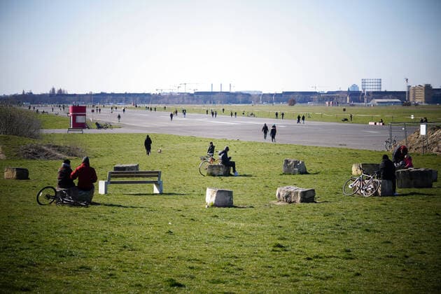 23.03.2020,Berlin,Deutschland,GER,Tempelhofer Feld,reges Treiben zu Zeiten der Corona Pandemie.