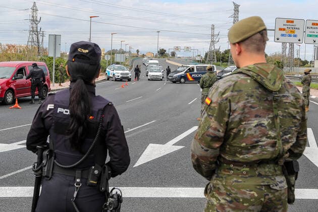 March 23, 2020, Valencia, VALENCIA, SPAIN: Illustration, Military and National Police carry out a control at one of the entrances to Valencia during the second week after the Government declared the state of alarm in Spain and recommended people to stay at home to fight coronavirus COVID-19 on March 23, 2020 in Valencia, Spain Valencia SPAIN - ZUMAa181 20200323_zaa_a181_107 Copyright: xIvanxTerronx