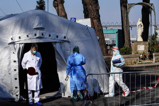 Doctors with masks at the Cotugno hospital emergency room for infectious diseases, in Naples city.  Copyright: xSalvatorexLaportax xIPAx xKontrolabx