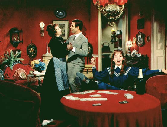 GIGI, Hermione Gingold, Louis Jourdan, Leslie Caron. 1958 Courtesy Everett Collection !ACHTUNG AUFNAHMEDATUM GESCHÃ„TZT! PUBLICATIONXNOTxINxCANxCHNxFRAxITAxJPNxNORxPOLxRUSxESPxUKxUSA Copyright: xCourtesyxEverettxCollectionx MMDGIGI EC001