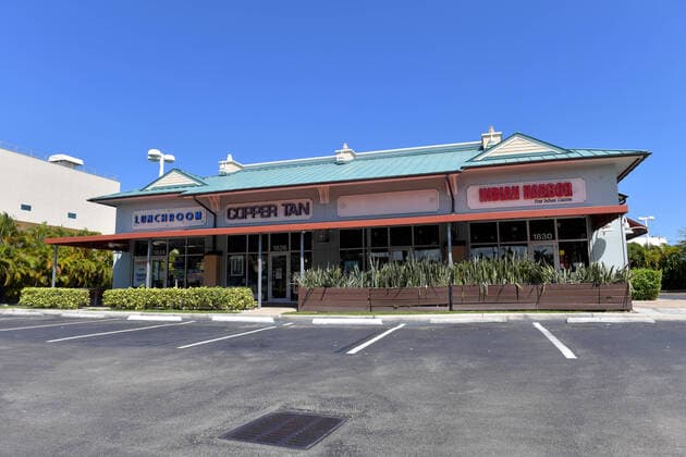 March 23, 2020, Fort Lauderdale, Florida, United States Of America: FORT LAUDERDALE, FL - MARCH 23: COVID-19 Fort Lauderdale businesses comes to a halt after Florida Gov. Ron DeSantis orders all entertainment venues, restaurants, and beaches to close in Broward and Palm Beach Counties in an effort to slow the spread of the Coronavirus on March 23, 2020 in Fort Lauderdale, Florida..People: Port Of Miami Fort Lauderdale United States Of America - ZUMAs214 20200323_zaa_s214_117 Copyright: xSMGx