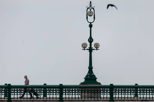 March 23, 2020, San Sebastian, Spain: A woman wearing a face mask as a precaution against the spread of Coronavirus walks along the bridge..Spain registers more than 33,000 cases of coronavirus which means an increase of around 16% of people infected by Covid 19. In addition, the number of people who died from the coronavirus is 2,182 that is 462 more than the day before, which makes Monday 23rd the worst day of the crisis in terms of deaths. San Sebastian Spain - ZUMAs197 20200323_zaa_s197_039 Copyright: xJavixJuliox