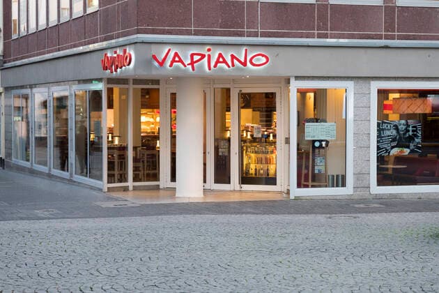 geschlossenes Vapiano Restaurant in der menschenleere Bonner Innenstadt, Deutschland am 21.03.2020 *** closed Vapiano Restaurant in the deserted city center of Bonn, Germany on 21 03 2020