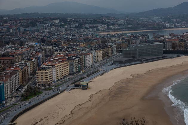 March 23, 2020, San Sebastian, Spain: A view of a deserted street due to the spread of the coronavirus in San Sebastian..Spain registers more than 33,000 cases of coronavirus which means an increase of around 16% of people infected by Covid 19. In addition, the number of people who died from the coronavirus is 2,182 that is 462 more than the day before, which makes Monday 23rd the worst day of the crisis in terms of deaths. San Sebastian Spain - ZUMAs197 20200323_zaa_s197_043 Copyright: xJavixJuliox
