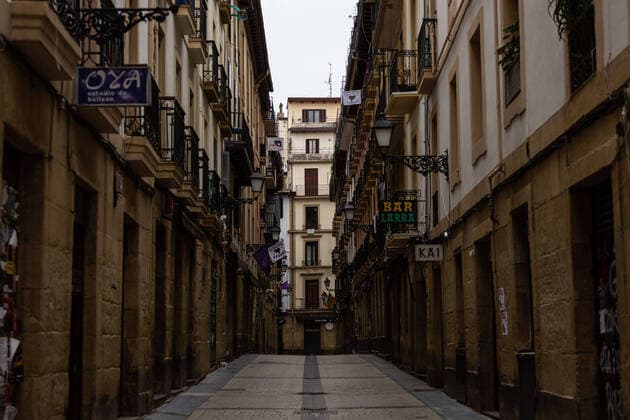 March 23, 2020, San Sebastian, Spain: A street full of bars is pictured completely empty due to the spread of the coronavirus in San Sebastian..Spain registers more than 33,000 cases of coronavirus which means an increase of around 16% of people infected by Covid 19. In addition, the number of people who died from the coronavirus is 2,182 that is 462 more than the day before, which makes Monday 23rd the worst day of the crisis in terms of deaths. San Sebastian Spain - ZUMAs197 20200323_zaa_s197_044 Copyright: xJavixJuliox